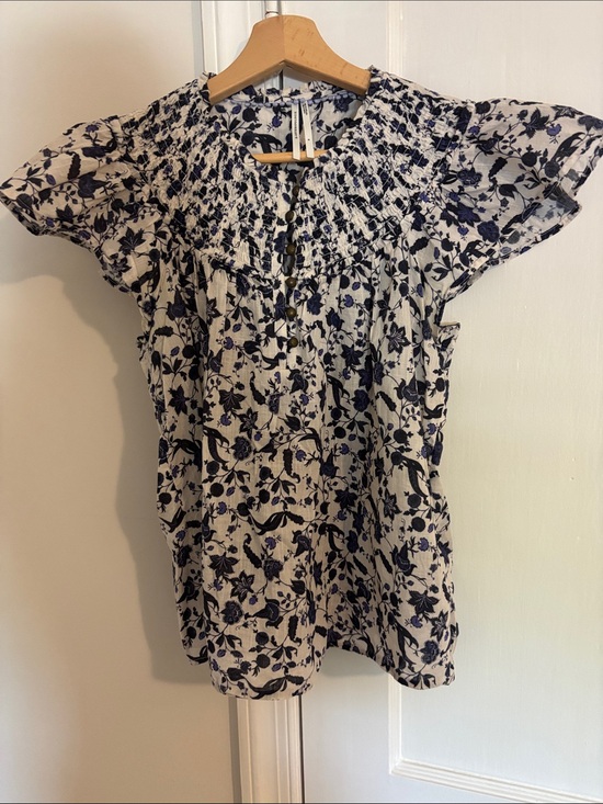 Anthropologie Tops - Anthropologie cotton floral flutter sleeve blouse